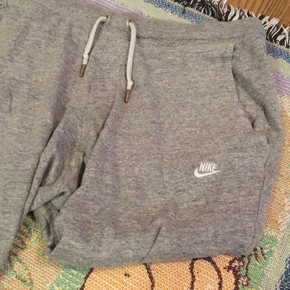 nike cropped sweatpants